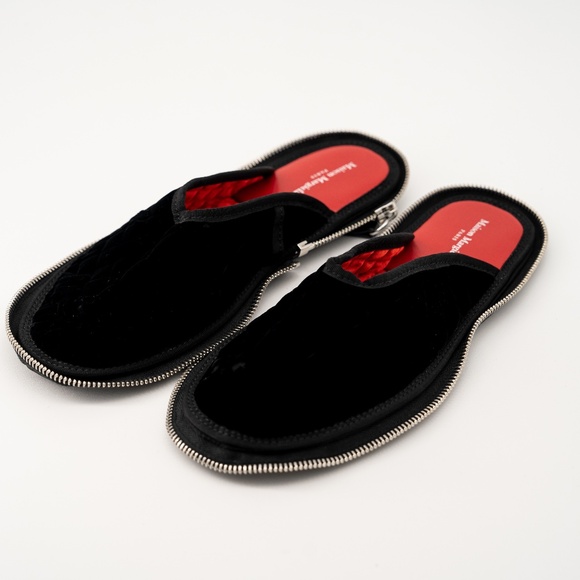 size 40 10 US Maison Margiela Travel Slippers Zip Velvet Black Red
